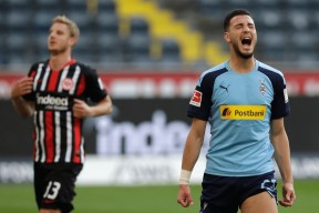 Yabo-德甲清晨走向成谜，瓦伦西亚主帅复盘，底气十足，轮换策略成焦点-Yabo